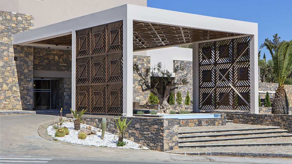 Zeus Eleva Mirabello Bay